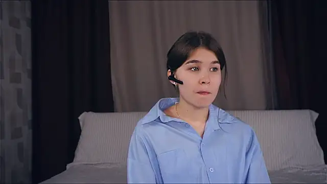 Snapshot of ZulaRattan chatting on December 2025 07:00:01 PM ZulaRattan online show from December 2025 07:00:01 PM