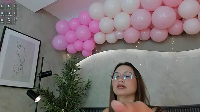 Lola saenz  online show from March 2026 01:36:02 PM