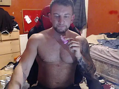 Snapshot of kiltedbody chatting on November 2025 06:51:01 PM kiltedbody online show from November 2025 06:51:01 PM