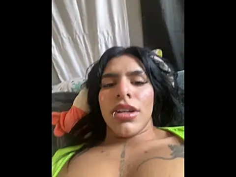 Snapshot of SaraAndrade_ chatting on December 2025 07:53:02 PM SaraAndrade online show from December 2025 07:53:02 PM