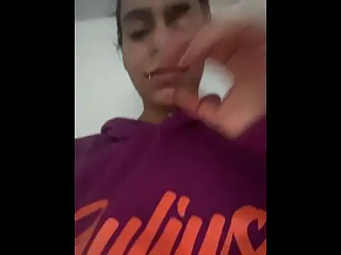 Snapshot of SaraAndrade_ chatting on December 2025 11:03:02 AM SaraAndrade online show from December 2025 11:03:02 AM