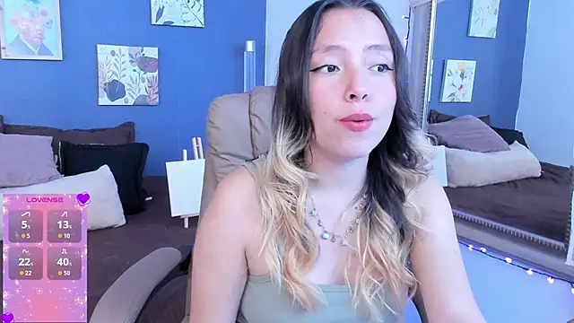 Snapshot of SophieMillan1 chatting on November 2025 02:51:01 PM SophieMillan1 online show from November 2025 02:51:01 PM