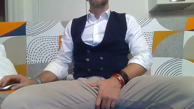 Snapshot of Eroshotlicker chatting on December 2025 10:07:01 PM Eroshotlicker online show from December 2025 10:07:01 PM