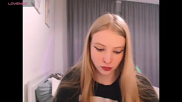 Snapshot of _Milana_Sparkl75_ chatting on November 2025 01:41:02 AM Milana Sparkl75 online show from November 2025 01:41:02 AM