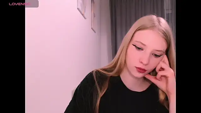 Snapshot of _Milana_Sparkl75_ chatting on December 2025 02:20:01 AM Milana Sparkl75 online show from December 2025 02:20:01 AM