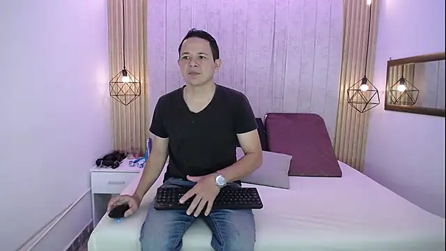 DaniyMel online show from February 2026 12:10:01 PM