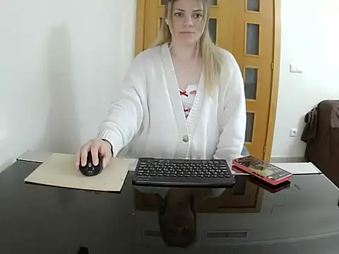 Snapshot of Adelyxveex chatting on December 2025 11:58:01 PM Adelyxveex online show from December 2025 11:58:01 PM