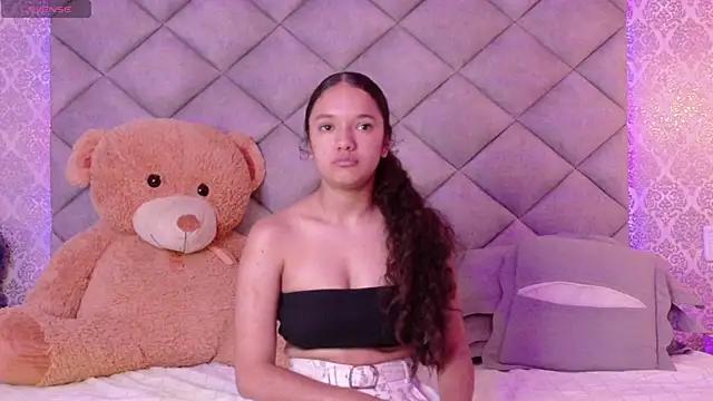 Snapshot of TinyCurlQueen chatting on December 2025 07:54:02 PM TinyCurlQueen online show from December 2025 07:54:02 PM