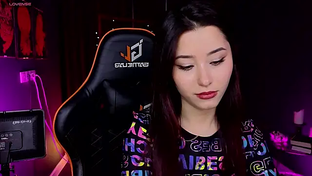 Snapshot of RedMidnight chatting on November 2025 09:04:01 PM RedMidnight online show from November 2025 09:04:01 PM