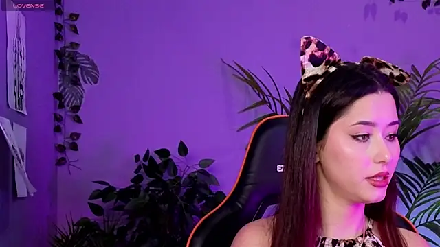 Snapshot of RedMidnight chatting on November 2025 08:21:02 PM RedMidnight online show from November 2025 08:21:02 PM