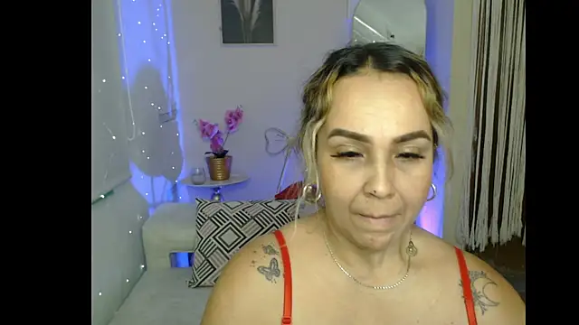 Snapshot of Aunty_milf chatting on June 2026 08:00:02 PM Aunty milf online show from June 2026 08:00:02 PM