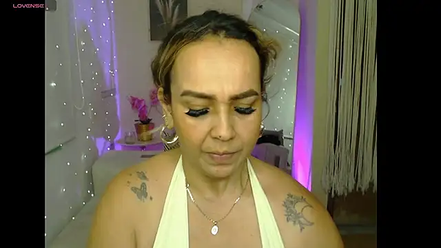 Snapshot of Aunty_milf chatting on June 2026 09:02:01 PM Aunty milf online show from June 2026 09:02:01 PM