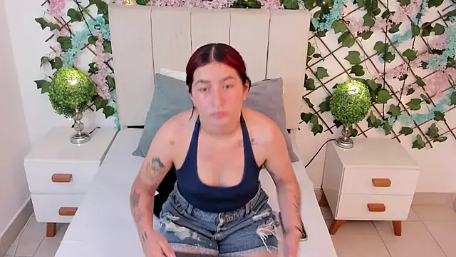 Snapshot of CharlotteBlossom chatting on December 2025 08:37:02 PM CharlotteBlossom online show from December 2025 08:37:02 PM