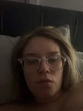 babyblue977 online show from February 2026 07:05:01 AM