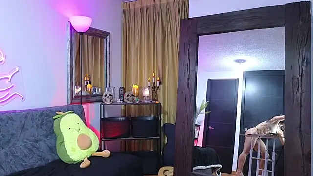 Snapshot of MightyLaura1 chatting on November 2025 10:34:02 PM MightyLaura1 online show from November 2025 10:34:02 PM