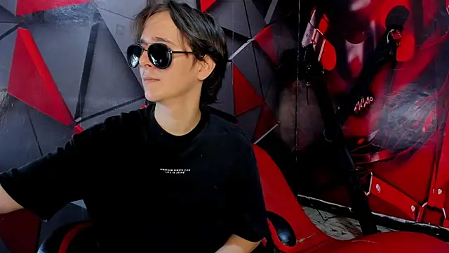 Snapshot of Aaron_LatinMen2 chatting on December 2025 08:04:02 PM Aaron LatinMen2 online show from December 2025 08:04:02 PM