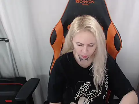 Snapshot of MissButterfly69 chatting on November 2025 11:35:01 AM MissButterfly69 online show from November 2025 11:35:01 AM