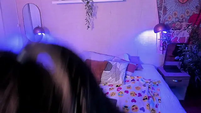 Snapshot of Laraa_Rouss_ chatting on December 2025 04:10:01 AM Laraa Rouss online show from December 2025 04:10:01 AM