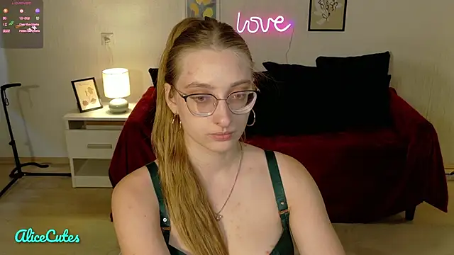 AliceCutes online show from April 2026 01:37:02 PM