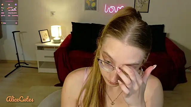 AliceCutes online show from May 2026 04:23:01 PM