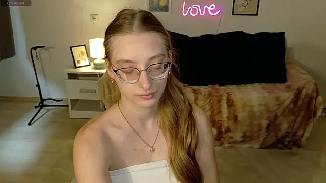 AliceCutes online show from May 2026 09:50:02 AM