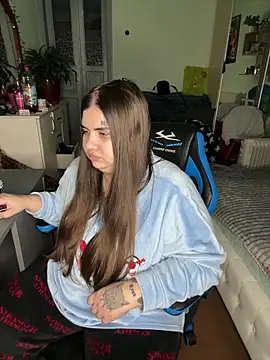 MariasV online show from December 2025 05:20:01 PM