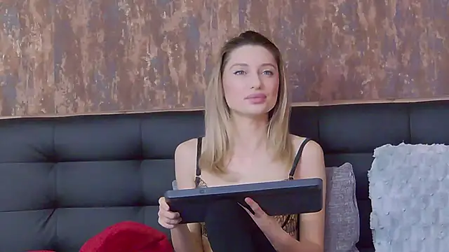 SilviaPastori online show from February 2026 06:00:02 AM