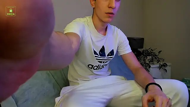 Johny Travolta online show from December 2025 01:28:02 PM