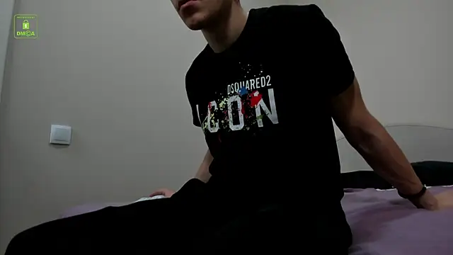 Johny Travolta online show from December 2025 12:14:02 PM