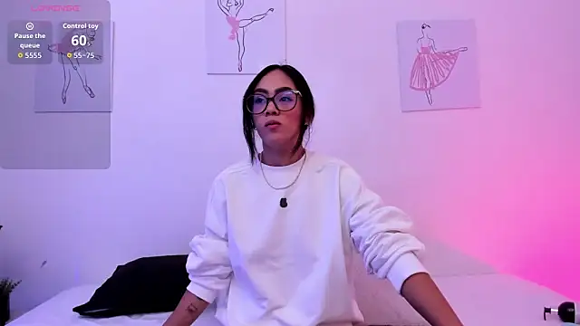 Klohewilliams  online show from December 2025 12:34:02 PM