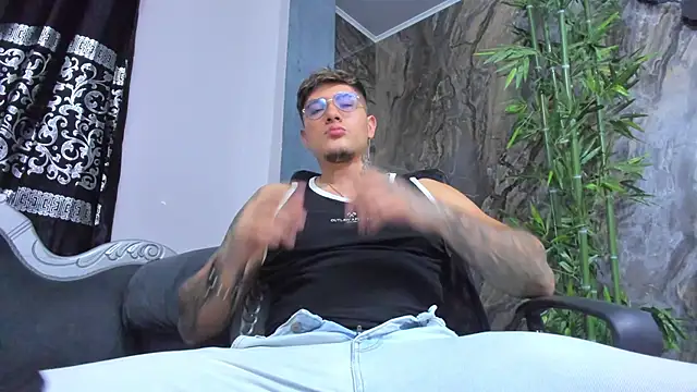 ArturFrostt online show from December 2025 11:19:01 AM