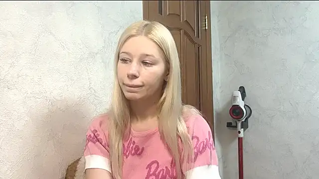 Snapshot of Barbie_Blondie chatting on December 2025 08:15:02 PM Barbie Blondie online show from December 2025 08:15:02 PM