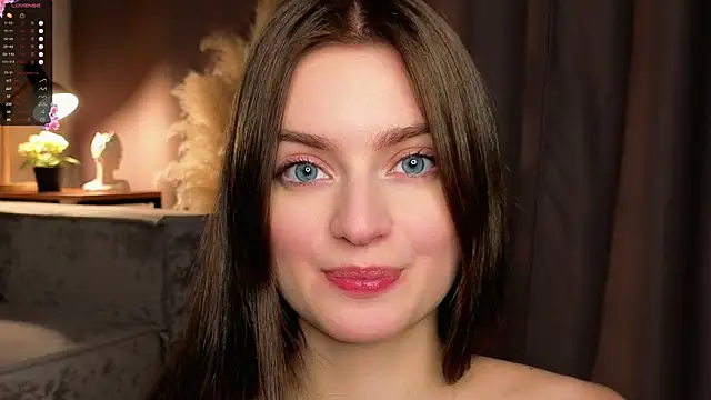 Snapshot of Sara_Kinsly chatting on December 2025 03:10:01 PM Sara Kinsly online show from December 2025 03:10:01 PM