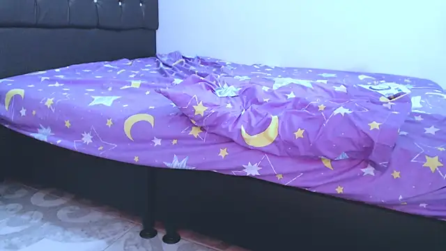 NoaLeon21 online show from December 2025 09:10:02 PM