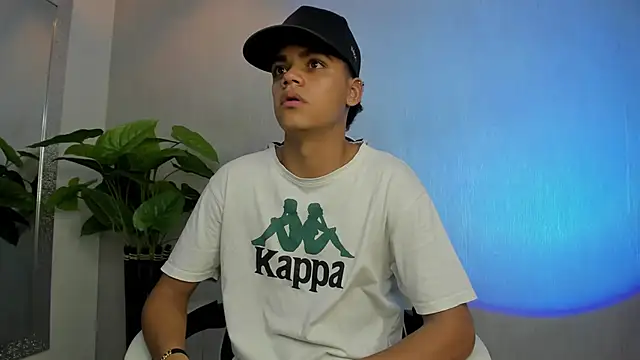 Snapshot of Isaac_Collins_ chatting on December 2025 07:34:02 PM Isaac Collins online show from December 2025 07:34:02 PM