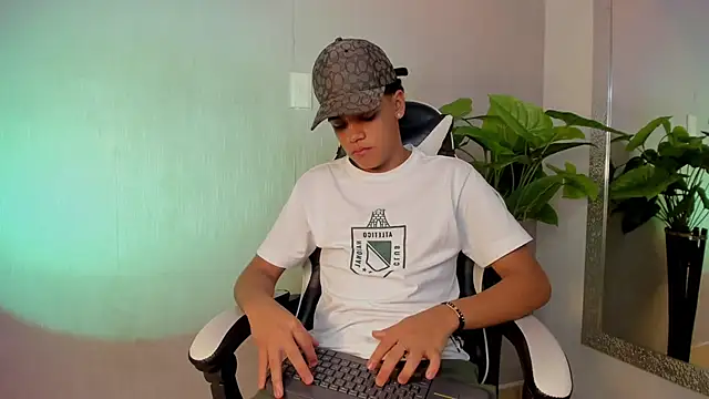 Snapshot of Isaac_Collins_ chatting on December 2025 08:28:02 PM Isaac Collins online show from December 2025 08:28:02 PM