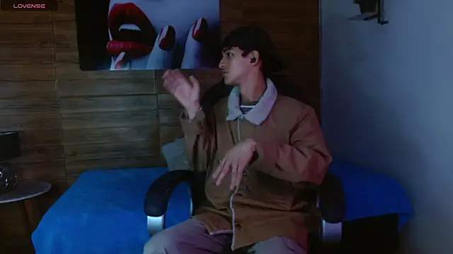 Snapshot of Michaelkoiv chatting on December 2025 12:32:01 PM Michaelkoiv online show from December 2025 12:32:01 PM