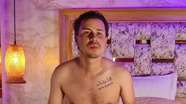 aron emily 23 online show from December 2025 07:53:02 PM