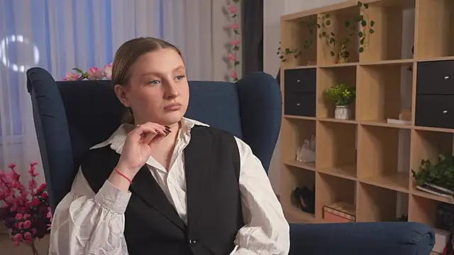 Snapshot of RemediosStrekas chatting on December 2025 04:10:01 AM RemediosStrekas online show from December 2025 04:10:01 AM