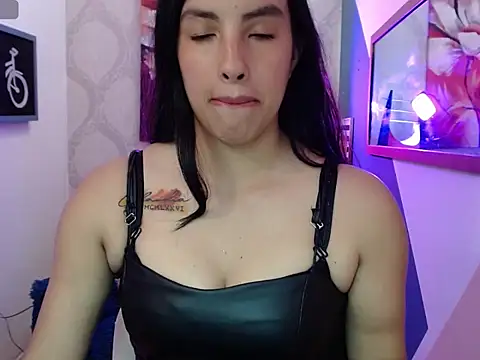 Snapshot of Loornna_mirr chatting on December 2025 07:53:01 PM Loornna mirr online show from December 2025 07:53:01 PM