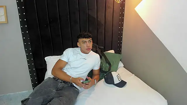 Snapshot of Bryan_robayo5 chatting on November 2025 12:09:02 PM Bryan robayo5 online show from November 2025 12:09:02 PM