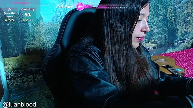 Snapshot of luanablood chatting on December 2025 12:04:01 AM luanablood online show from December 2025 12:04:01 AM