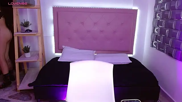 Kloe Watson online show from February 2026 12:48:01 AM