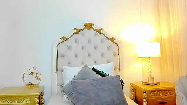 miss vivienne online show from January 2026 03:00:02 AM