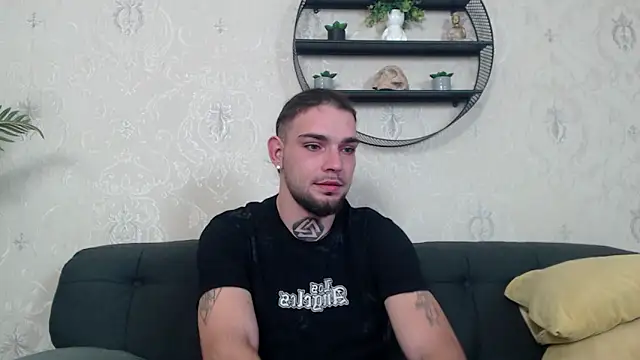 Snapshot of KaneHunter chatting on December 2025 08:03:01 PM KaneHunter online show from December 2025 08:03:01 PM