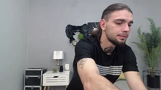 Snapshot of KaneHunter chatting on December 2025 09:12:02 PM KaneHunter online show from December 2025 09:12:02 PM