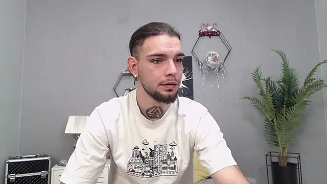 Snapshot of KaneHunter chatting on December 2025 07:18:01 PM KaneHunter online show from December 2025 07:18:01 PM