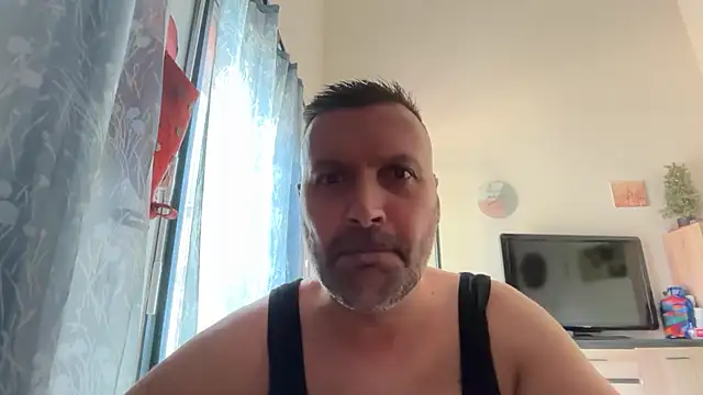 Snapshot of coolsmith81 chatting on June 2026 03:44:01 PM coolsmith81 online show from June 2026 03:44:01 PM
