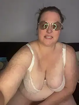 Snapshot of bea_french_curvy chatting on April 2026 08:25:02 PM bea french curvy online show from April 2026 08:25:02 PM