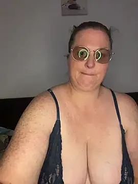 Snapshot of bea_french_curvy chatting on April 2026 07:51:02 PM bea french curvy online show from April 2026 07:51:02 PM